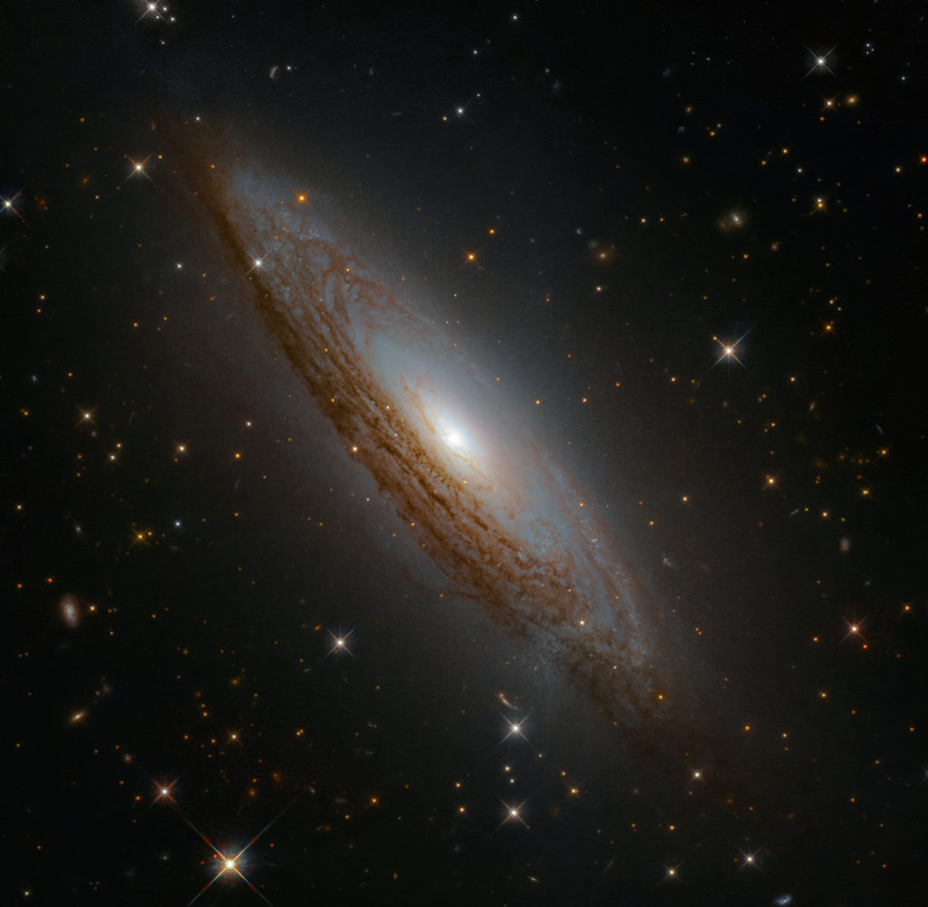 HST Galaxy ESO 021-G004