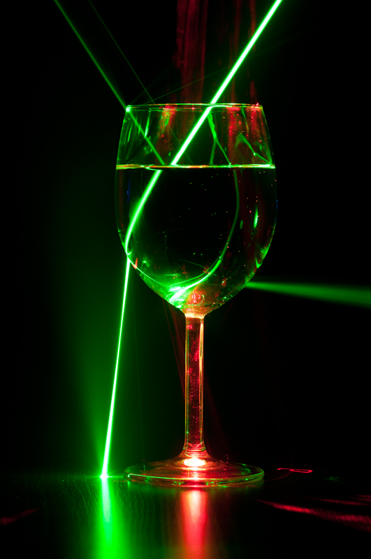 laser_refraction_in_wine_glass
